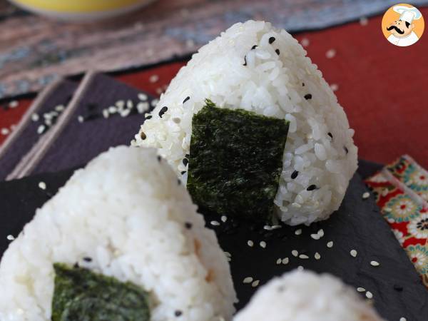 Tun onigiri, den lille japanske trekantede rissandwich - おにぎり - foto 8