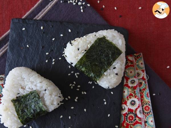 Tun onigiri, den lille japanske trekantede rissandwich - おにぎり - foto 9