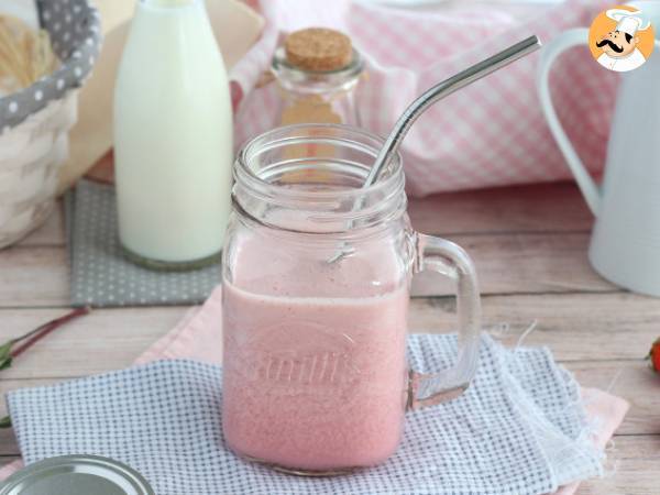 Vegansk milkshake med røde frugter