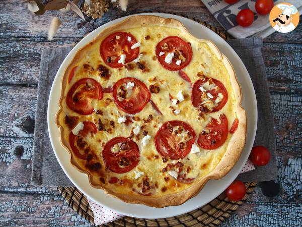 Vegetarisk quiche med tomat og feta, perfekt til at tage med på picnic!