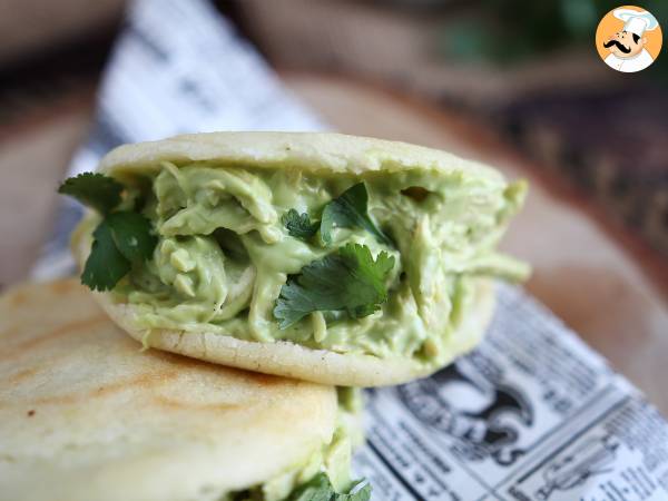 Venezuelanske arepas med kylling og avocado - Reina Pepiada - foto 3