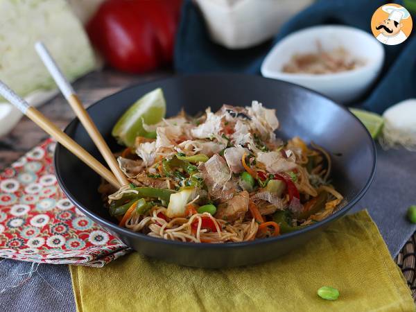 Yakisoba, wokede nudler med grøntsager